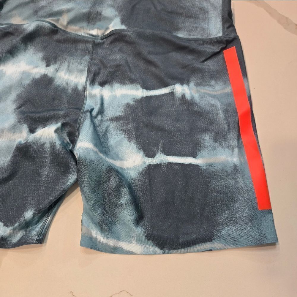 NIKE One Luxe Women’s Mide-Rise 7” Tie-Dye Training Shorts 2X - Picture 10 of 10